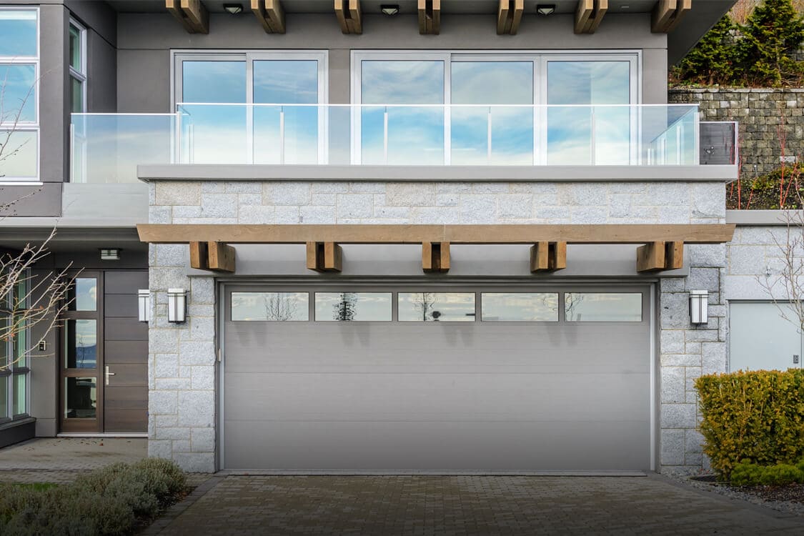 Votre porte patio est désuète et vous désirez la changer ? Chez CBE Fenestration à Laval et à Montréal, nous sommes la référence dans le domaine depuis plus de 40 ans avec des portes patio de durable et énergétique de type Fanplast, et ce, à prix compétitifs.